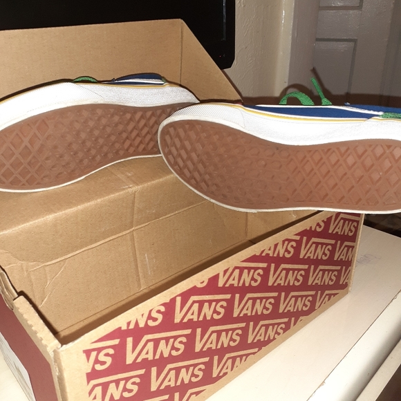 Vans - Picture 2 of 3